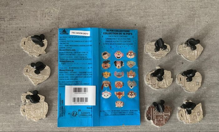 Pins mystère mugs personnages Disney - photo numéro 5