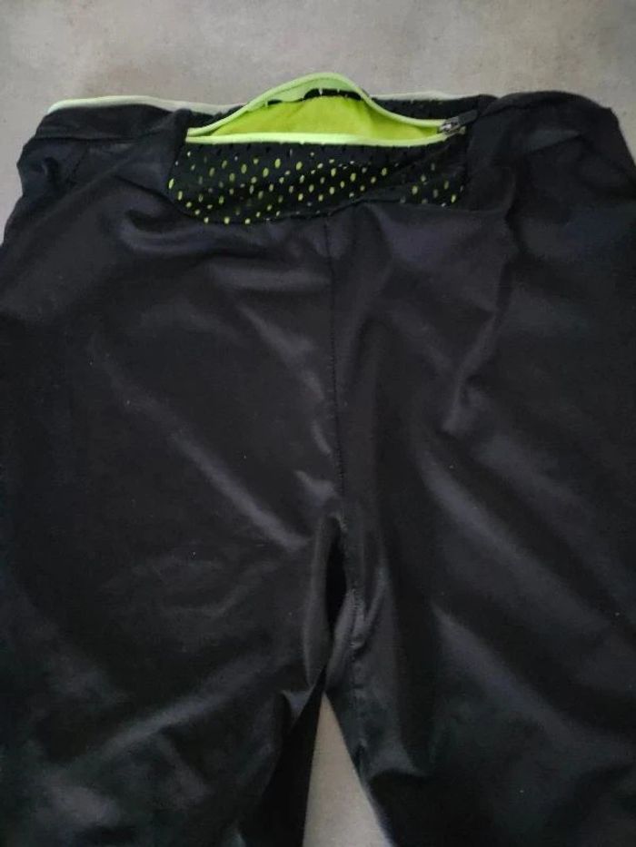 Leggings de sport Decathlon taille 34 noir et vert avec poche - photo numéro 5