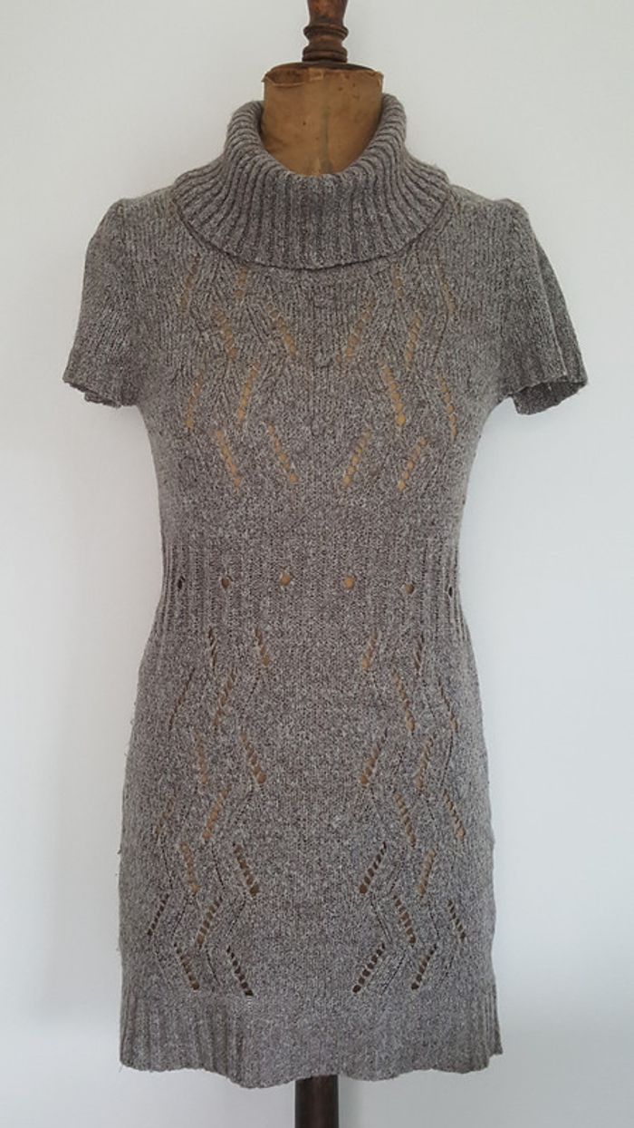 Robe en laine ajourée 38