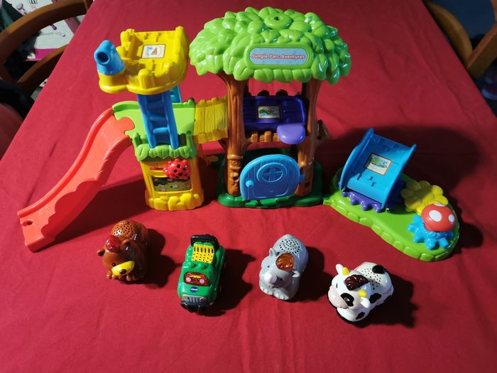 Tut tut animo, jungle parc aventure et ses animaux et  sa voiture.