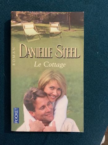 Livre de poche Roman Danielle Steel le cottage parfait état