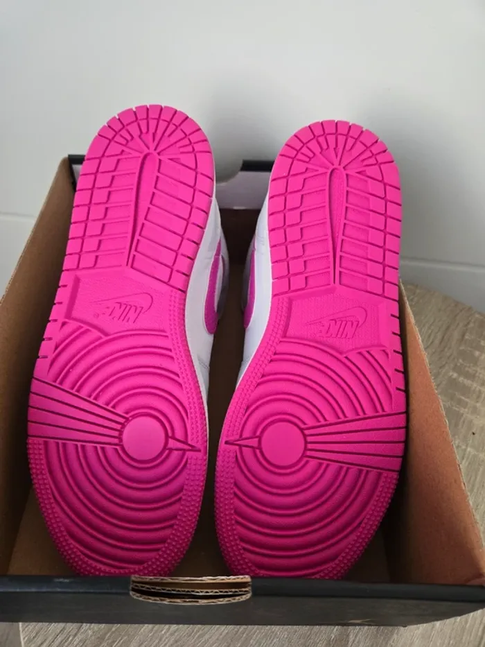 Nike Air Jordan 1 mid taille 37,5 neuves blanc rose fuchsia - photo numéro 8