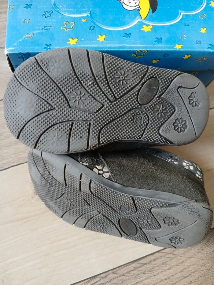 Chaussures taille 23 - photo numéro 2