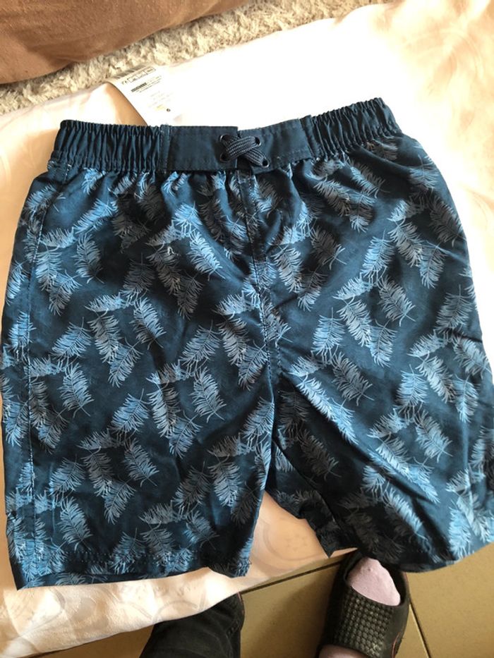 Short de bain neuf 6 ans - photo numéro 2