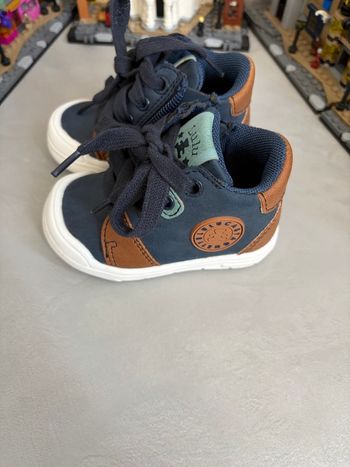 Chaussures enfant taille 18 lulu castagnette