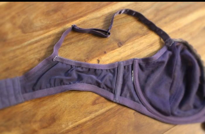 Soutien-Gorge violet en dentelle - photo numéro 9