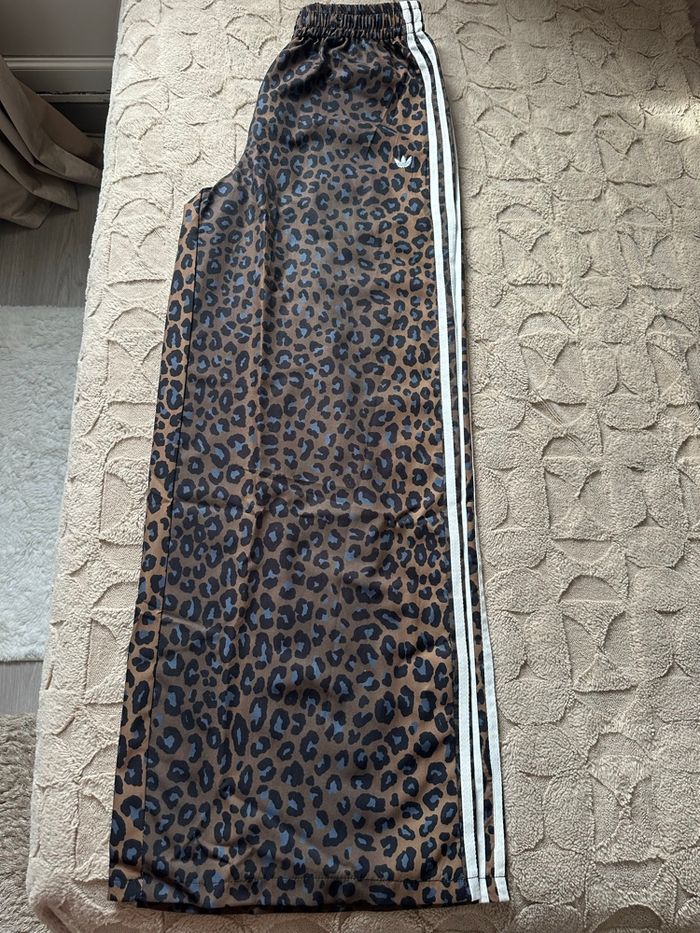Pantalon Adidas léopard taille M - photo numéro 3