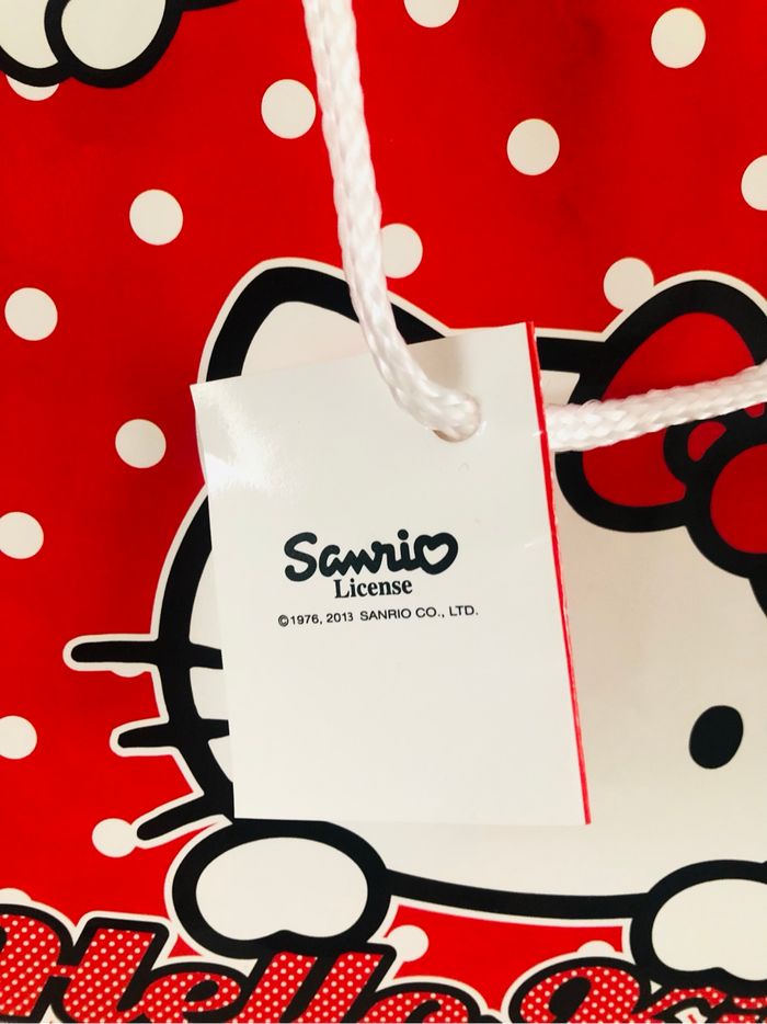 Sac cartonné cadeau hello kitty rouge neuf - photo numéro 3