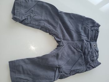 9 pantalons et 1 salopette (garçon )