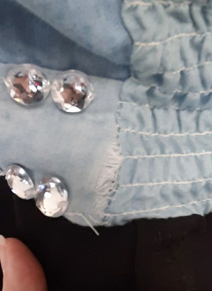 Très joli top dos et épaules dénudés couleur jean avec gros strass Shun bo - photo numéro 10