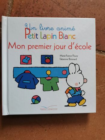 Un livre animé. Petit Lapin Blanc. Mon premier jour d'école.