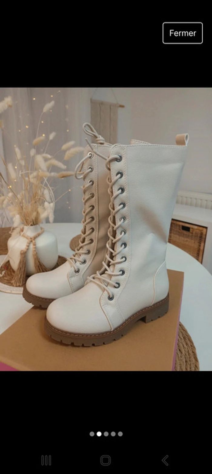 Jolie paire de bottes avec zip beige pointure 32 neuves avec étiquettes 🏷