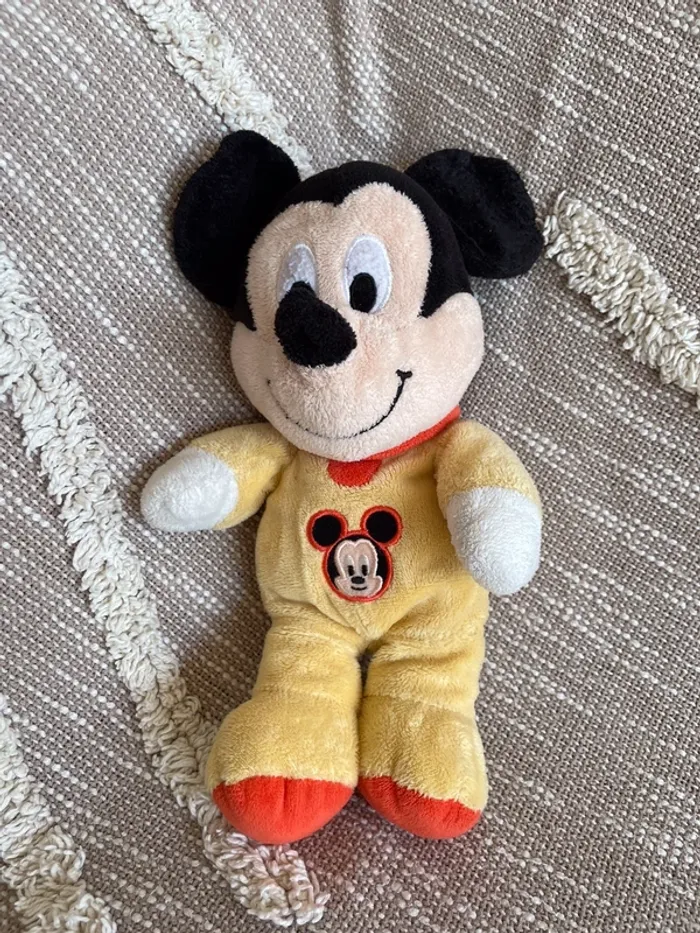 Peluche doudou 25cm Disney Mickey souris pyjama jaune très bon état