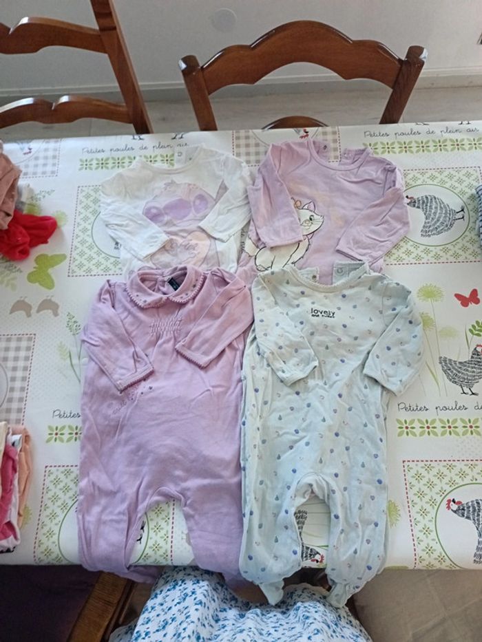Lot de 4 pyjamas léger 9 mois