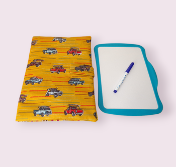 pochette range ardoise et feutres, effaceur offert, modèle véhicules fond curry