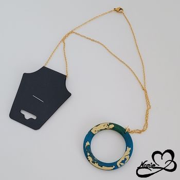 Pendentif bleu, vert et dorée