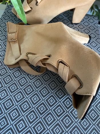 Chaussures Nu pieds suédine beige 39 portées une fois