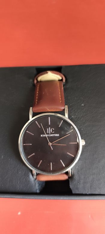 Montre Icono couture.