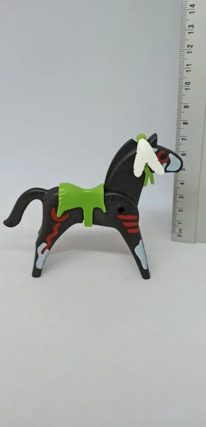 Cheval indien noir avec peintures et selle playmobil