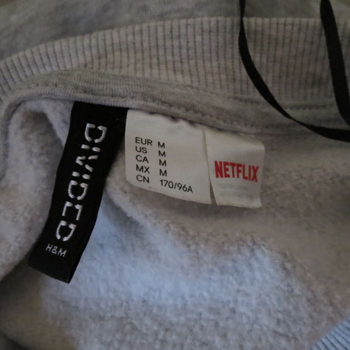 Sweat Hellfire Club – Collection officielle Netflix x H&M (Divided) Unisexe😎 - photo numéro 8