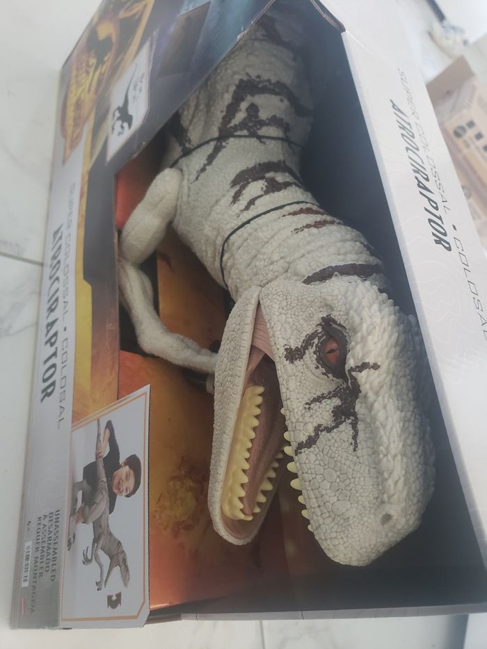 Atrociraptor 94 cm JURASSIC WORLD - neuf - photo numéro 2