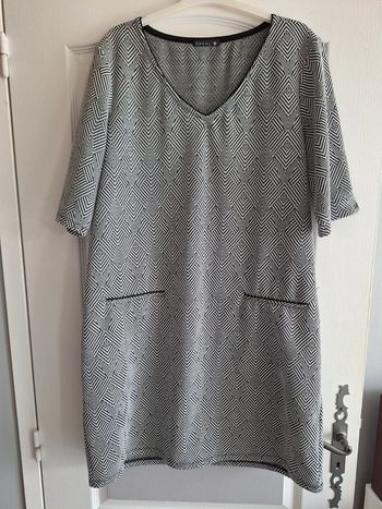 Robe noir et blanche