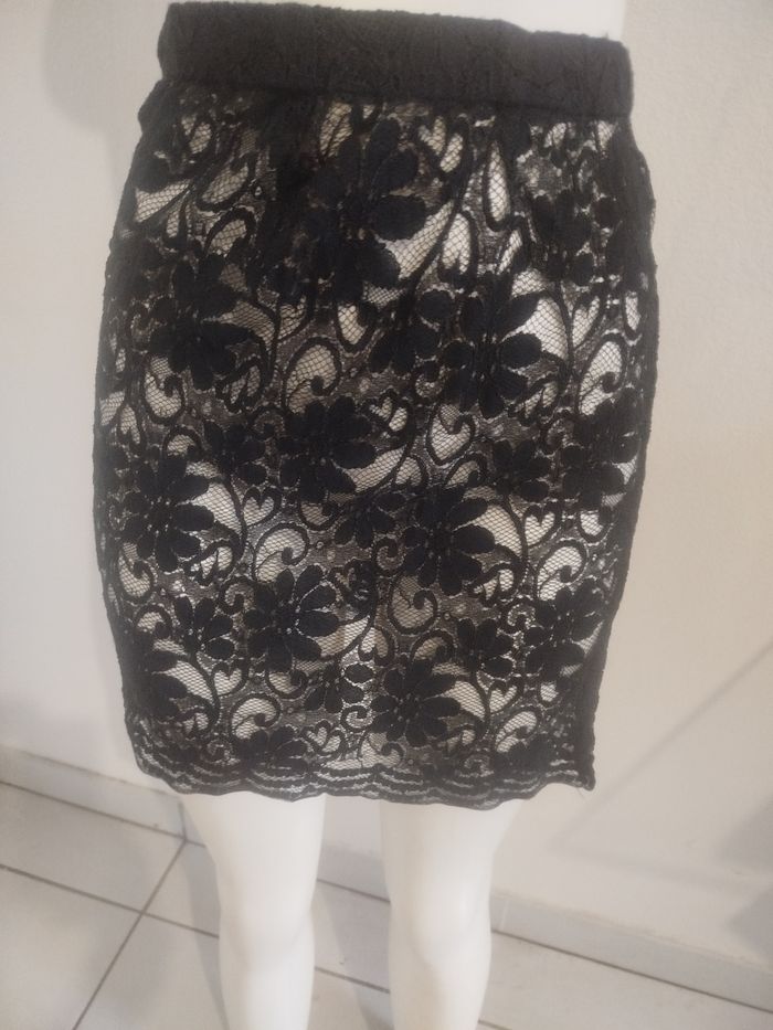 #kytie34femme. Jupe en dentelle taille 34 - photo numéro 1