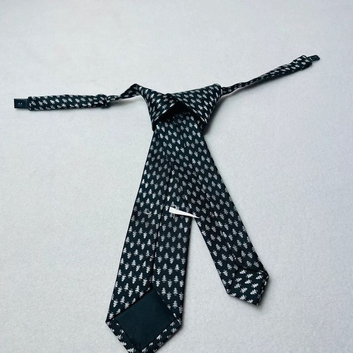 👔 Cravate prêt à porter. Clips. Sapin de Noël. Neuve. Noire et grise. - photo numéro 9