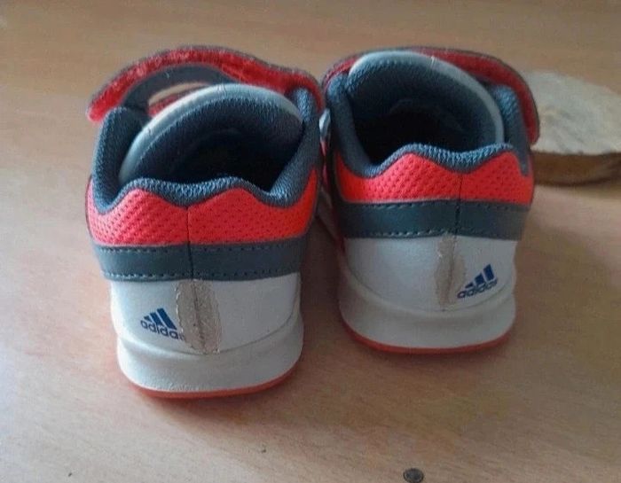 Basket Adidas taille 20 - photo numéro 3
