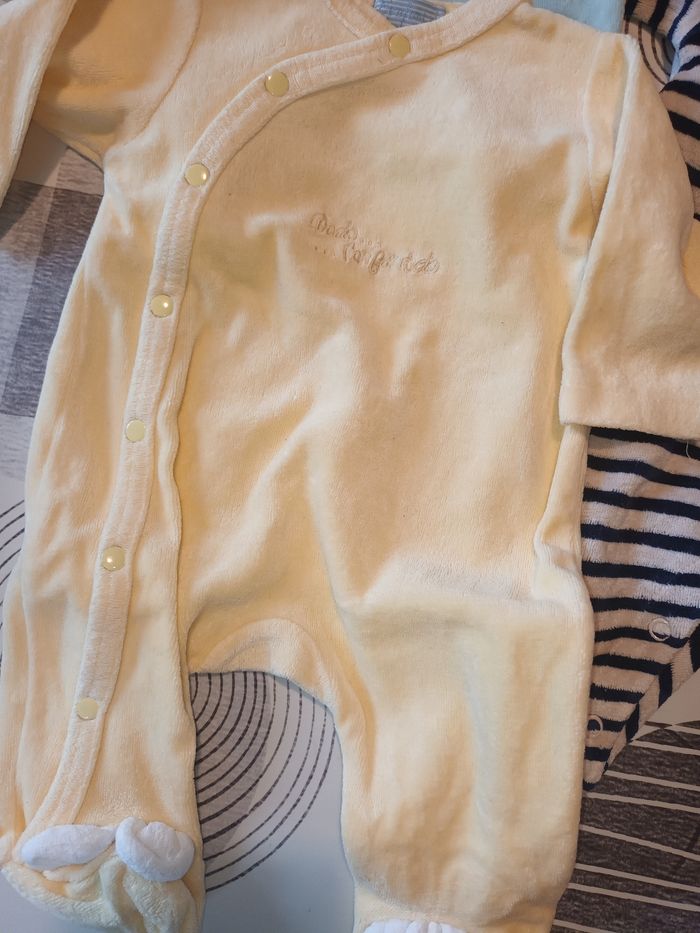 Lot 4 pyjamas qui s'ouvrent devant Taille 1 mois - photo numéro 2