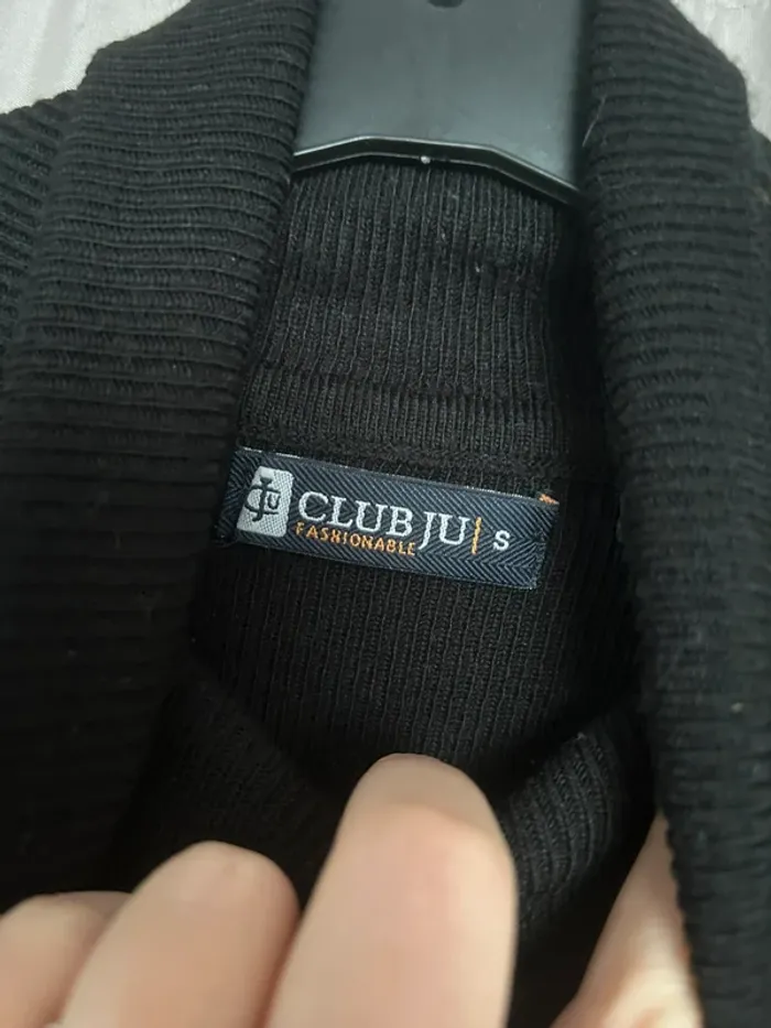 Pull noir - photo numéro 2