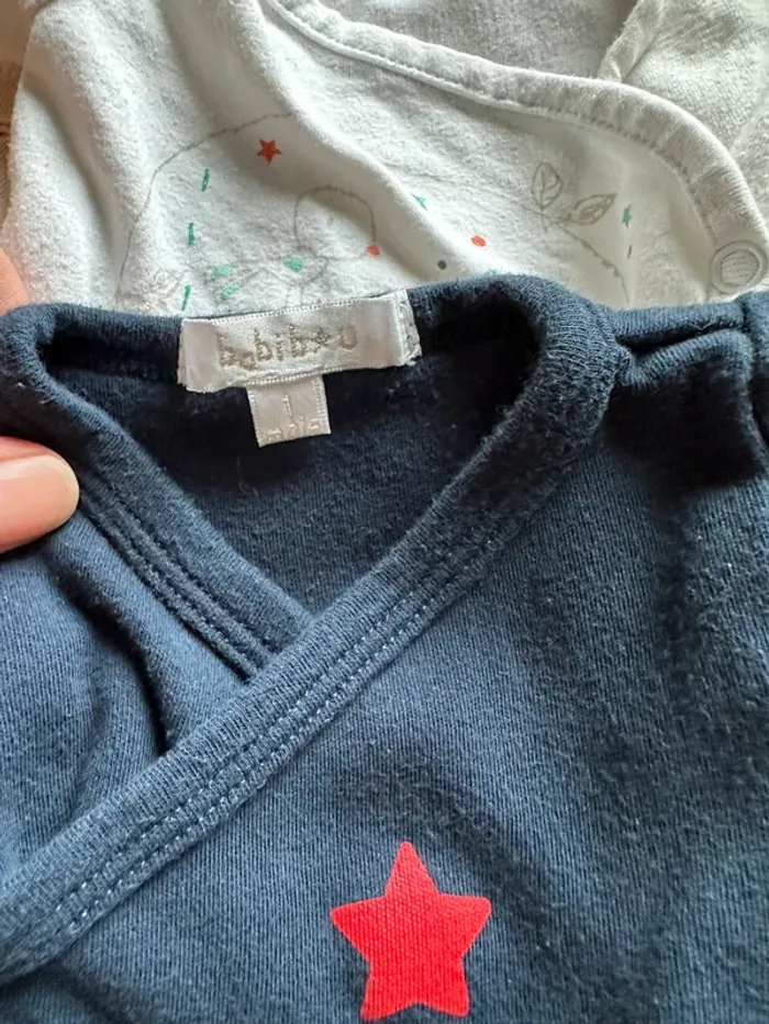 Lot 3 bodies taille naissance, petit 1 mois manches courtes - photo numéro 3