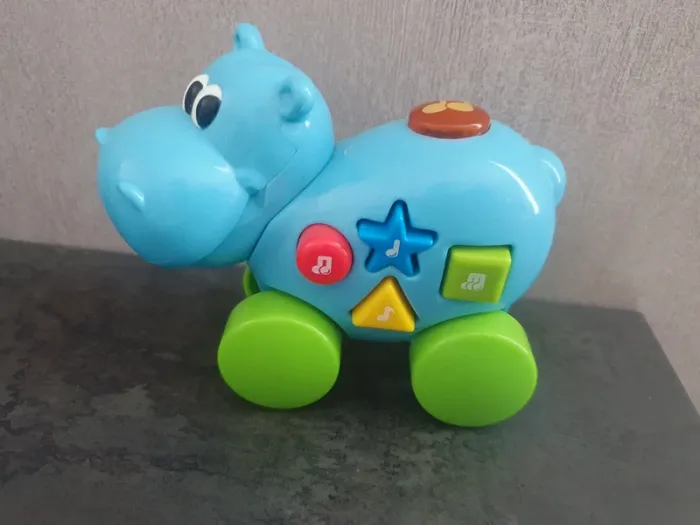 Hippopotame musical à roulettes
