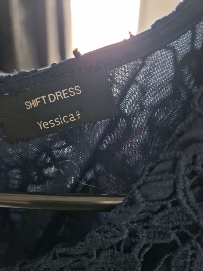 Robe en dentelles - photo numéro 4