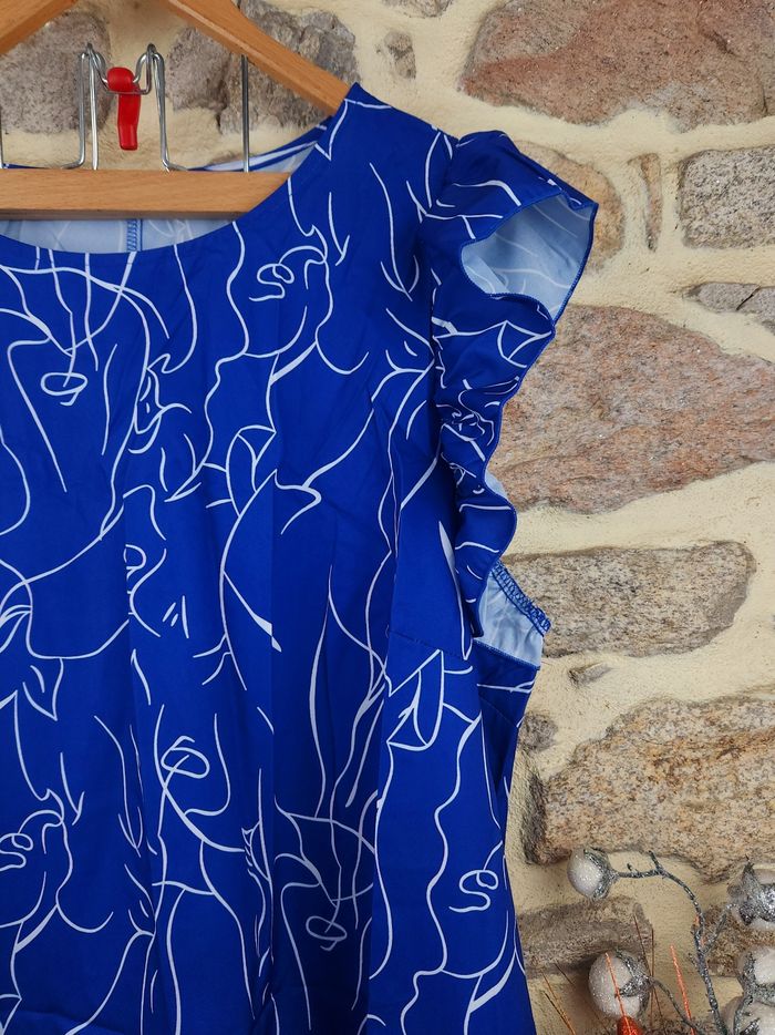 Robe manches volantées bleu et blanc Femme Taille 54 marque Boohoo 💎 - photo numéro 2