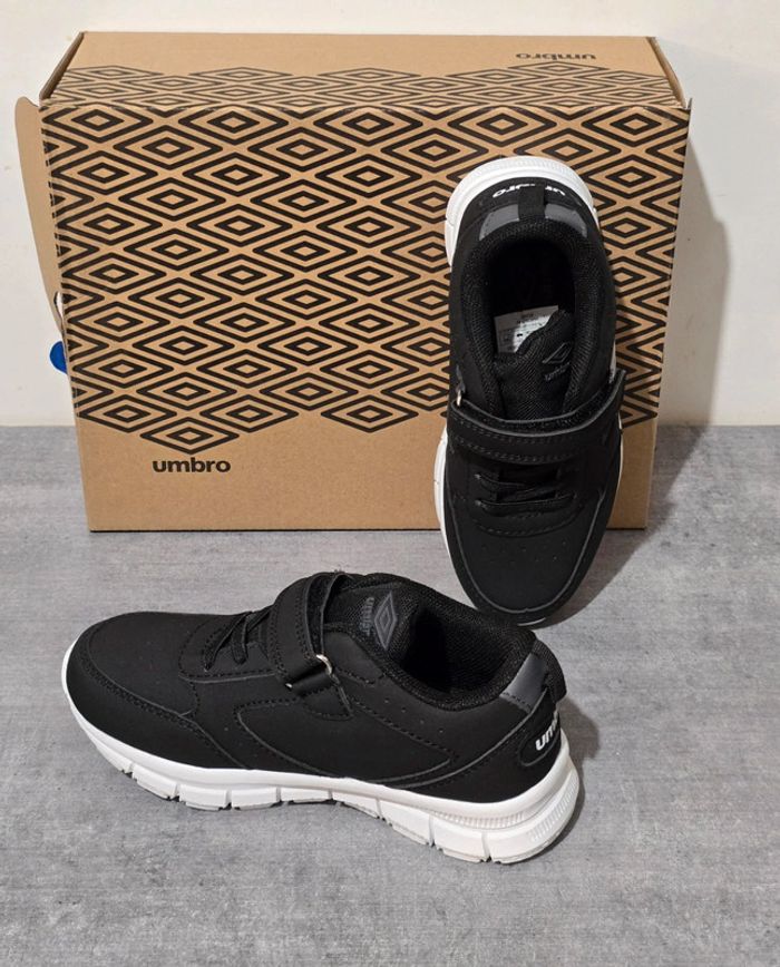 Baskets enfant umbro taille 31 - photo numéro 3