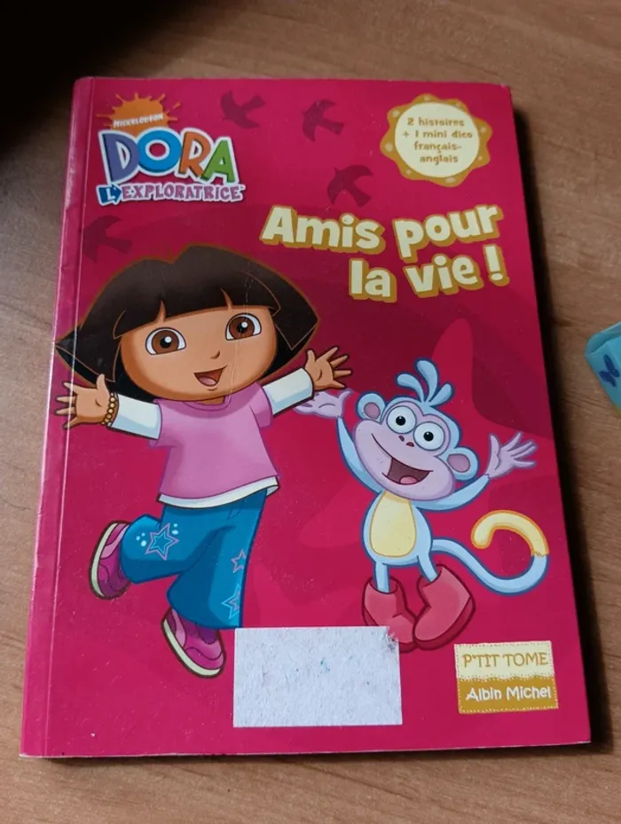 Lot Dora livre + stickers+ sac a dos + trousse - photo numéro 2