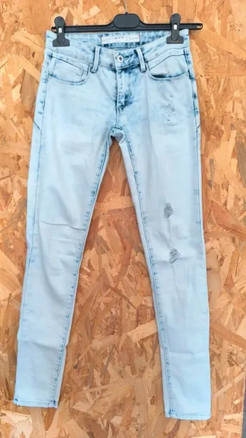 Jean troué style délavé