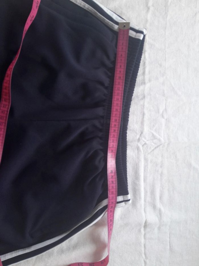 Short Yvi Club taille 38 - photo numéro 7