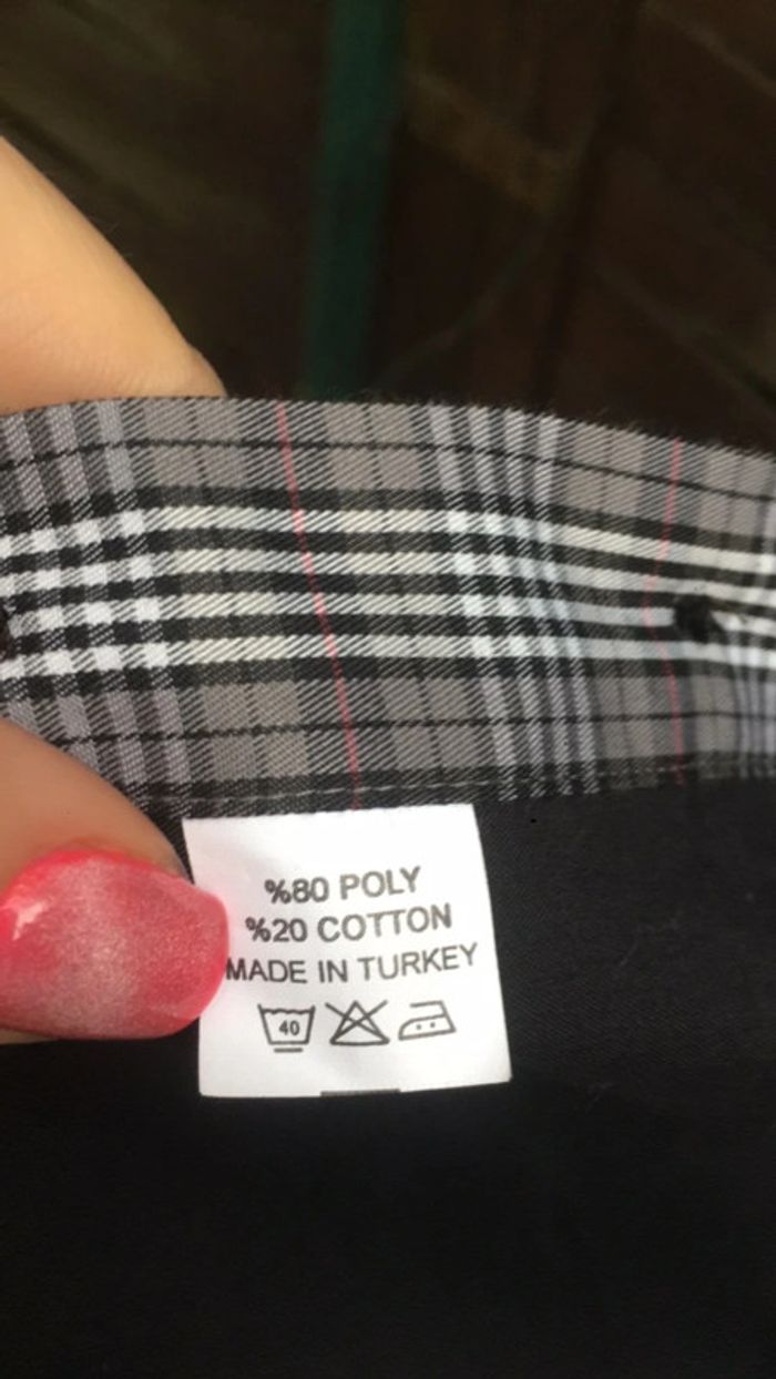 Chemise noire à carreaux rouges - photo numéro 7