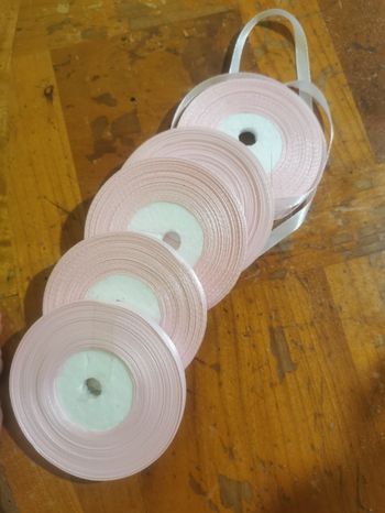 5 rouleaux de ruban rose neufs 6mm sur 25m