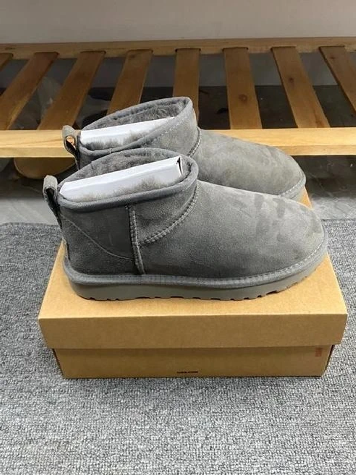 Bottes Ugg mini  taille 39 - photo numéro 2