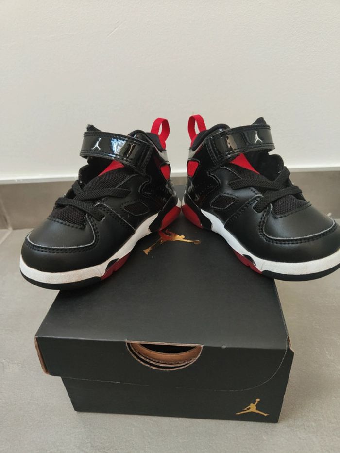 Basket Jordan Nike taille 22 - photo numéro 4