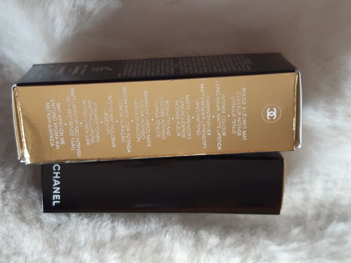 CHANEL

ROUGE ALLURE VELVET

LE ROUGE VELOURS LUMINEUX - photo numéro 9