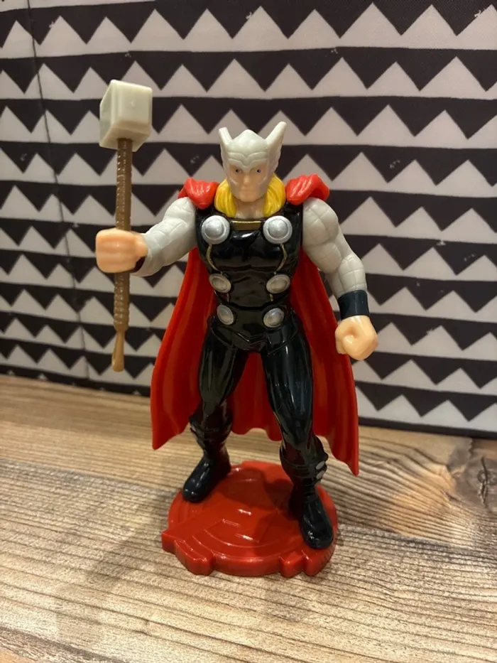 Figurine Thor Marvel 12/13 cm très bon état. - photo numéro 2