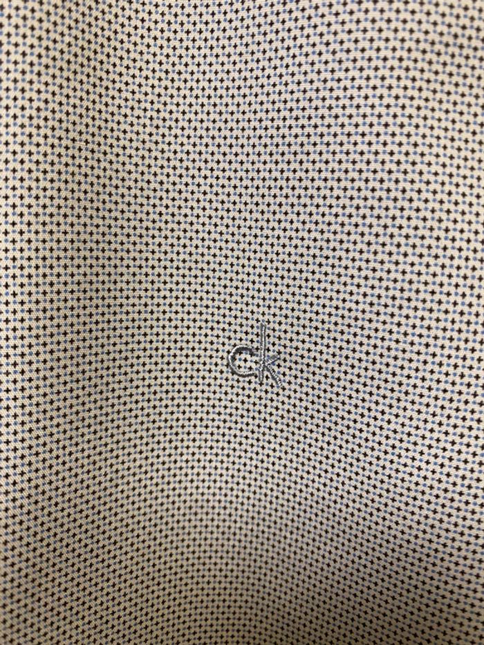 Superbe chemise blanche à motif bleu Calvin Klein taille L 40 traces au col sinon impeccable - photo numéro 4