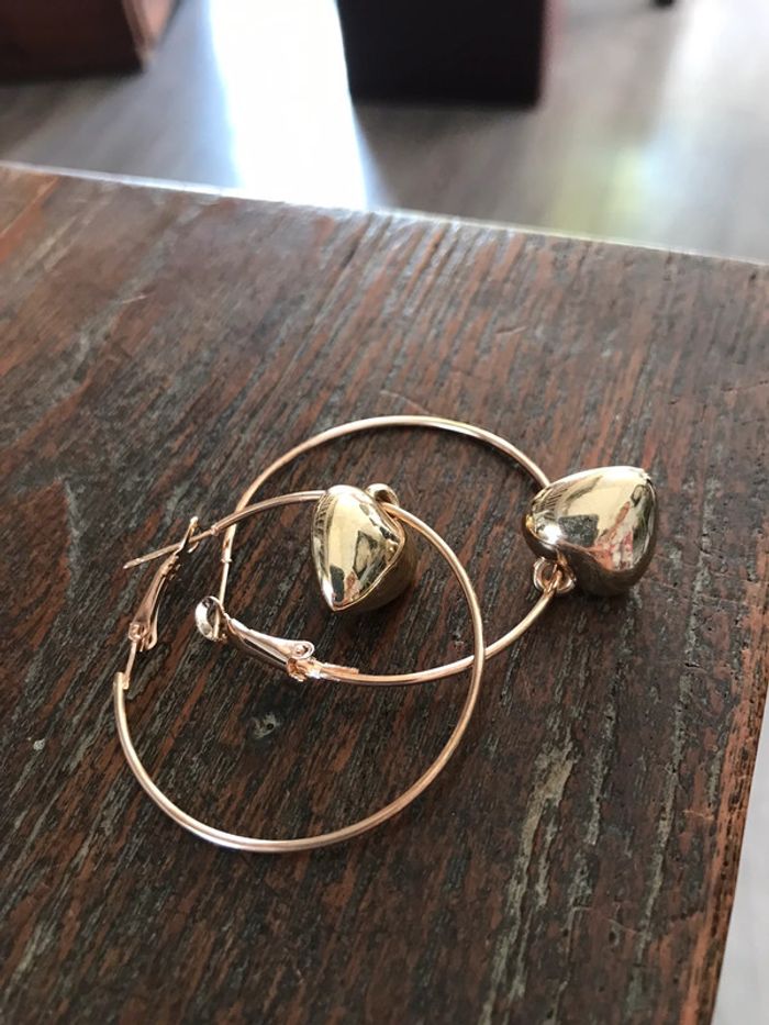 Boucles d’oreilles avec anneaux et cœurs - photo numéro 5