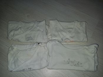 Lot de 4 bodies blancs 6 mois