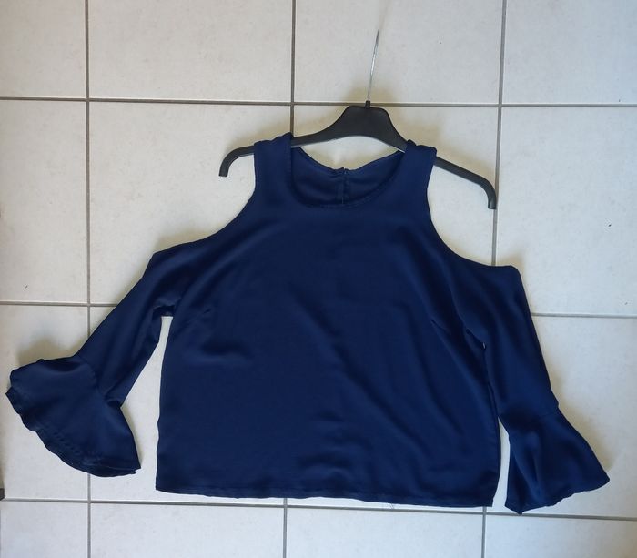 haut bleu fluide épaules dénudées - photo numéro 2