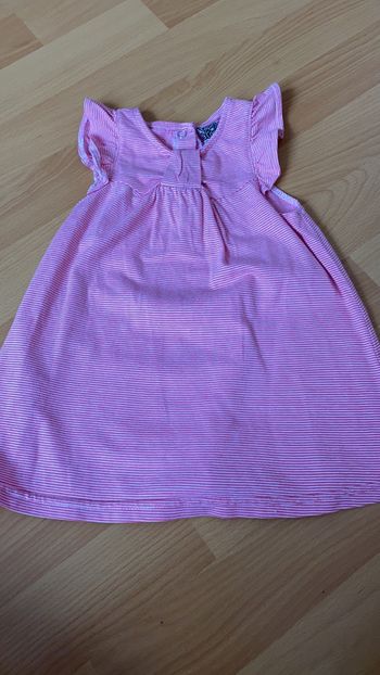 Robe tape à l’œil neuve